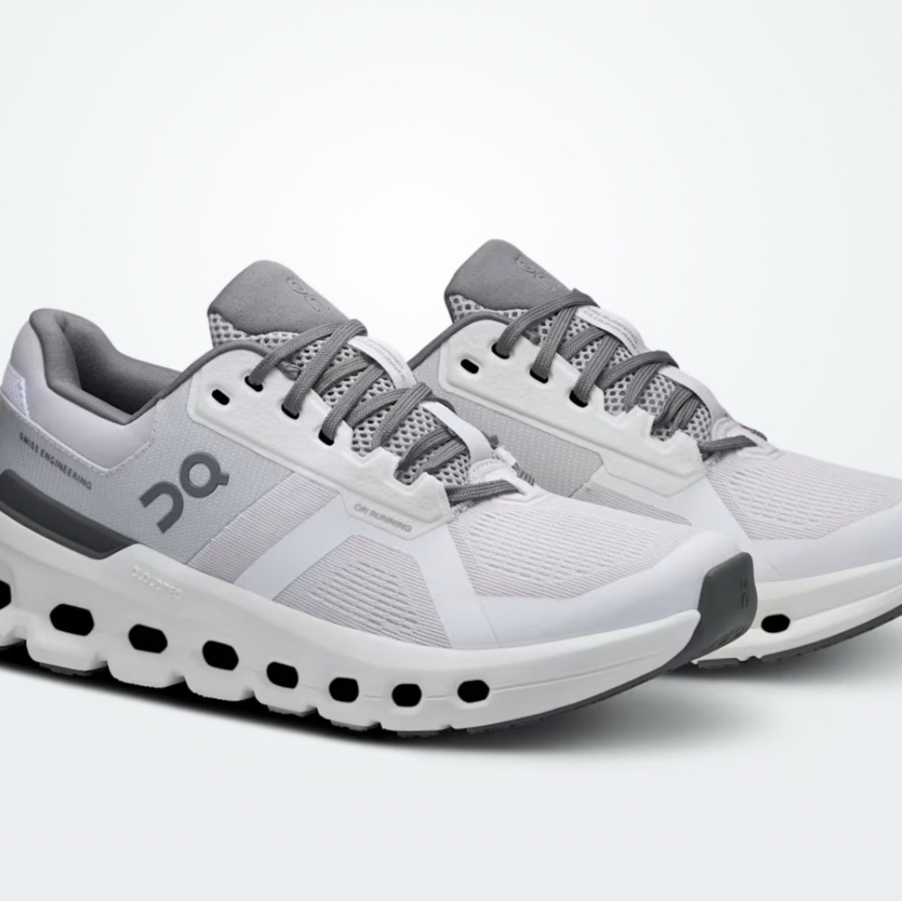 On Women’s Cloudrunner 2 Frost/White Size 10.5